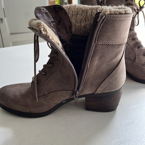 New White Mountain Boots. Size 10. - Picture 2 of 5